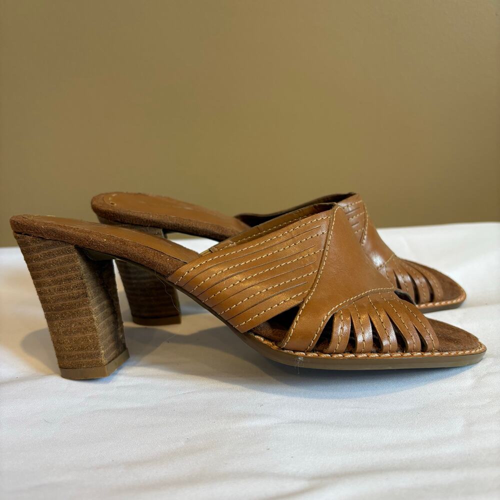 Women's Bandolino Tan Leather 3" Stacked Heel Sandals Size 7M - Picture 2 of 5